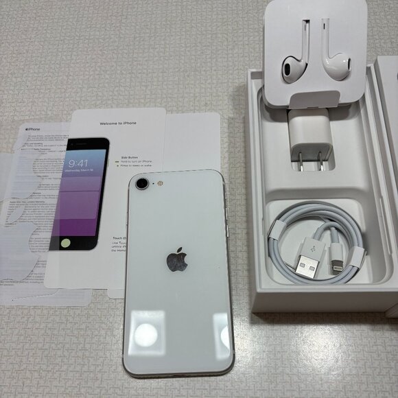 Apple Like New UNLOCKED White SE second generation with all original items boxed - Picture 4 of 7